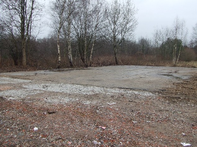 Fundament der 2009 abgerissenen Turnhalle